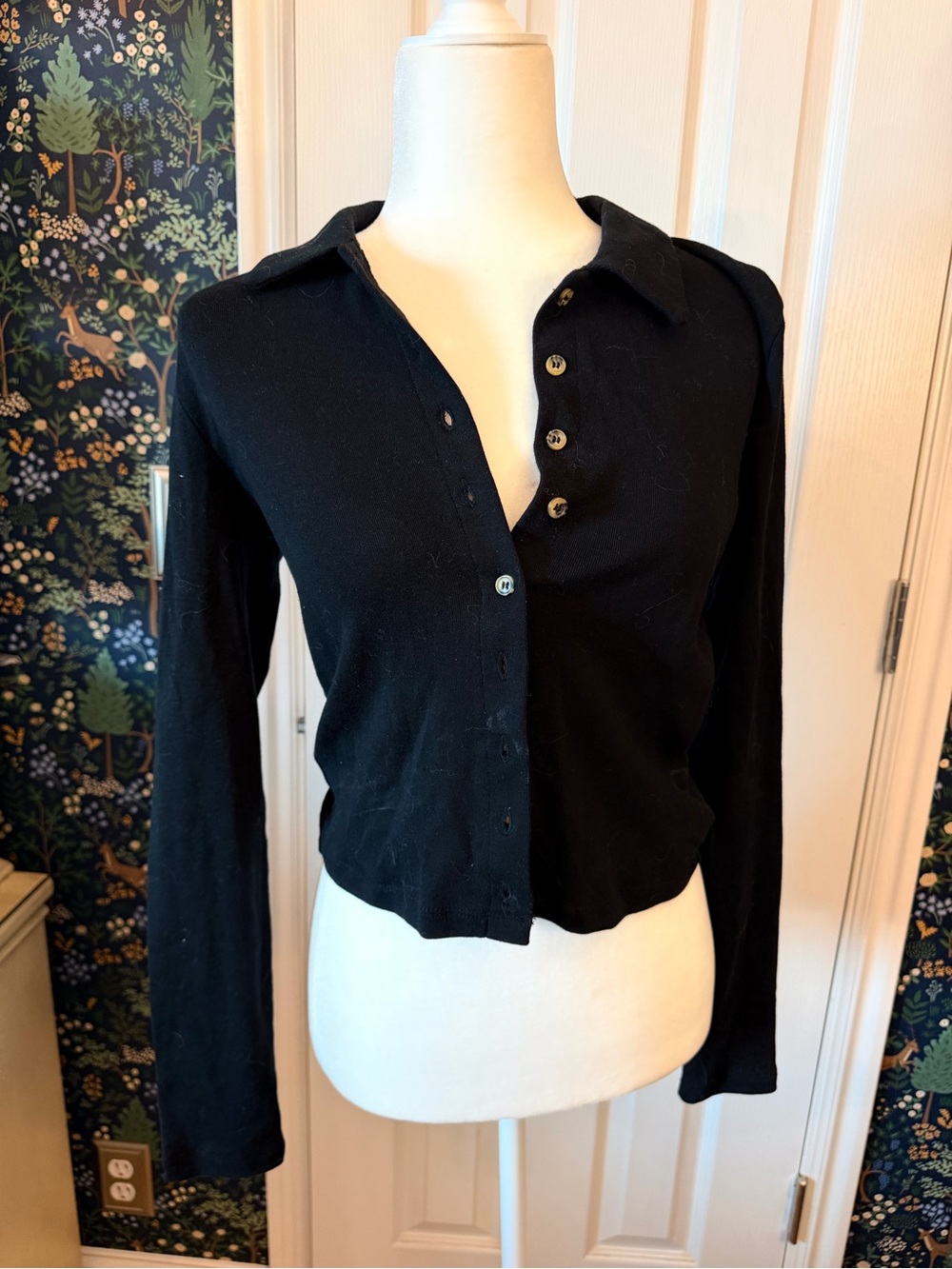 Forever 21 Black Long-Sleeve Button-Down Knit Top
